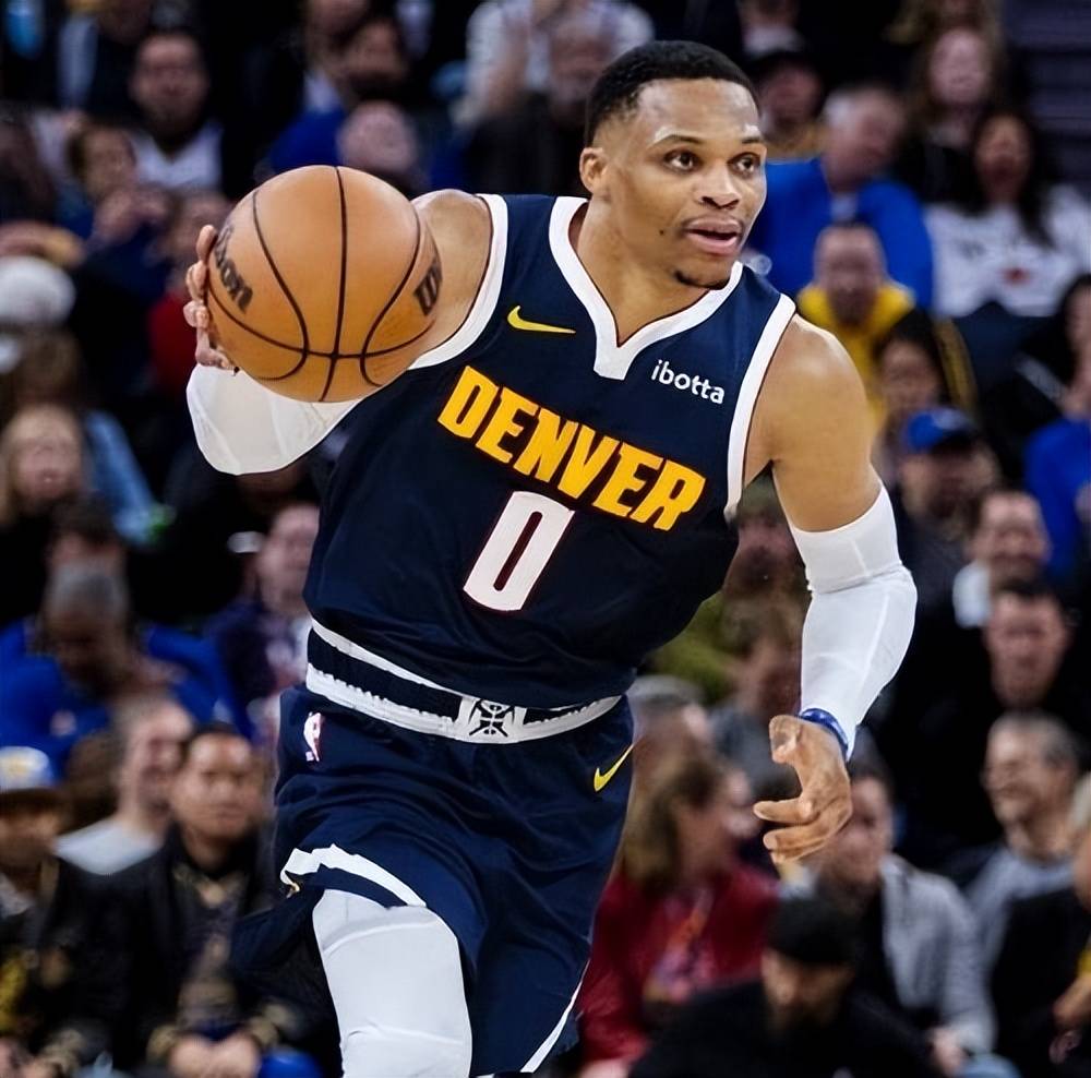 交媒体上引 交媒体上引