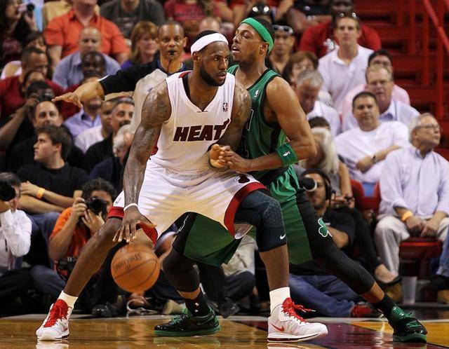 在球场上无 在球场上无